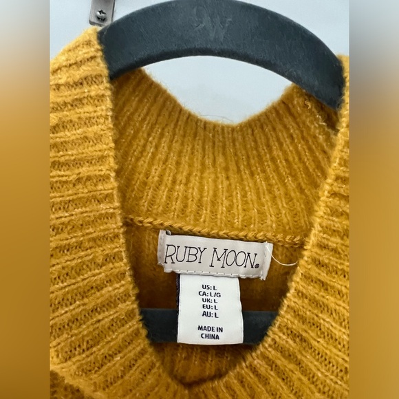 Cozy yellow knit sweater - Picture 2 of 2